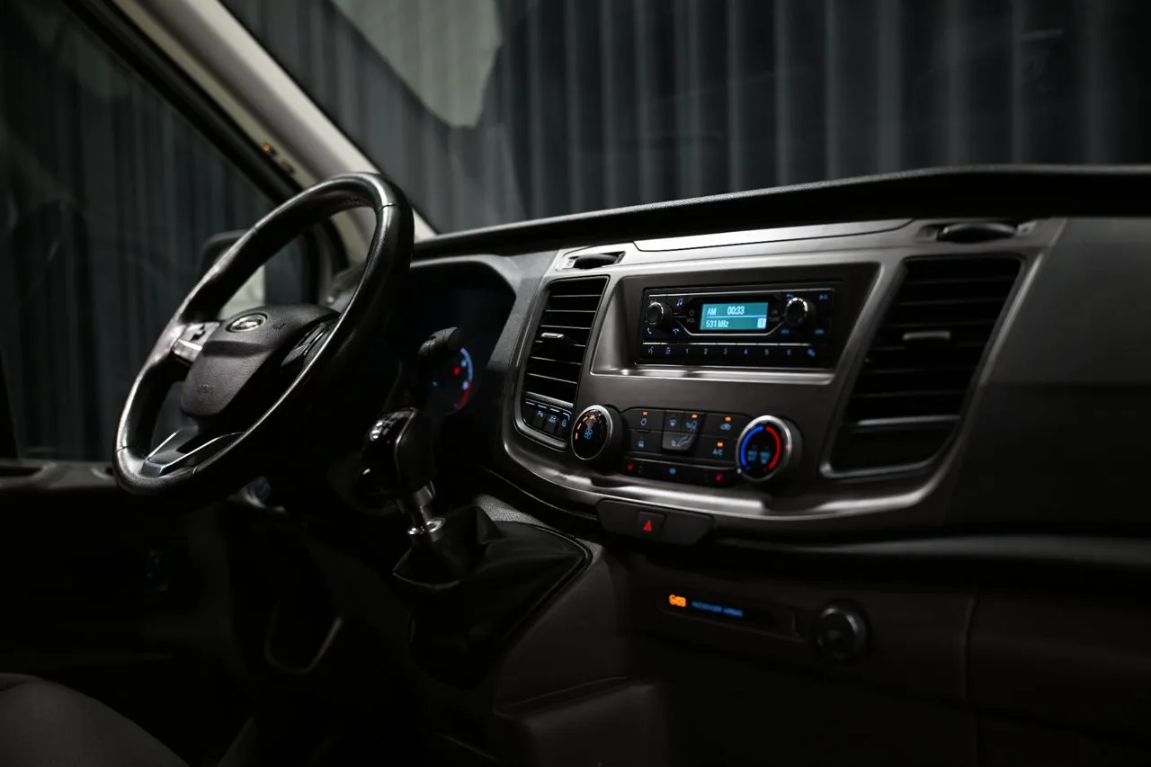 Vehicle image 18