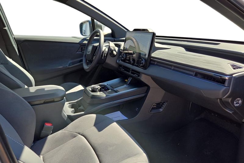 Toyota C-HR+ bild 6