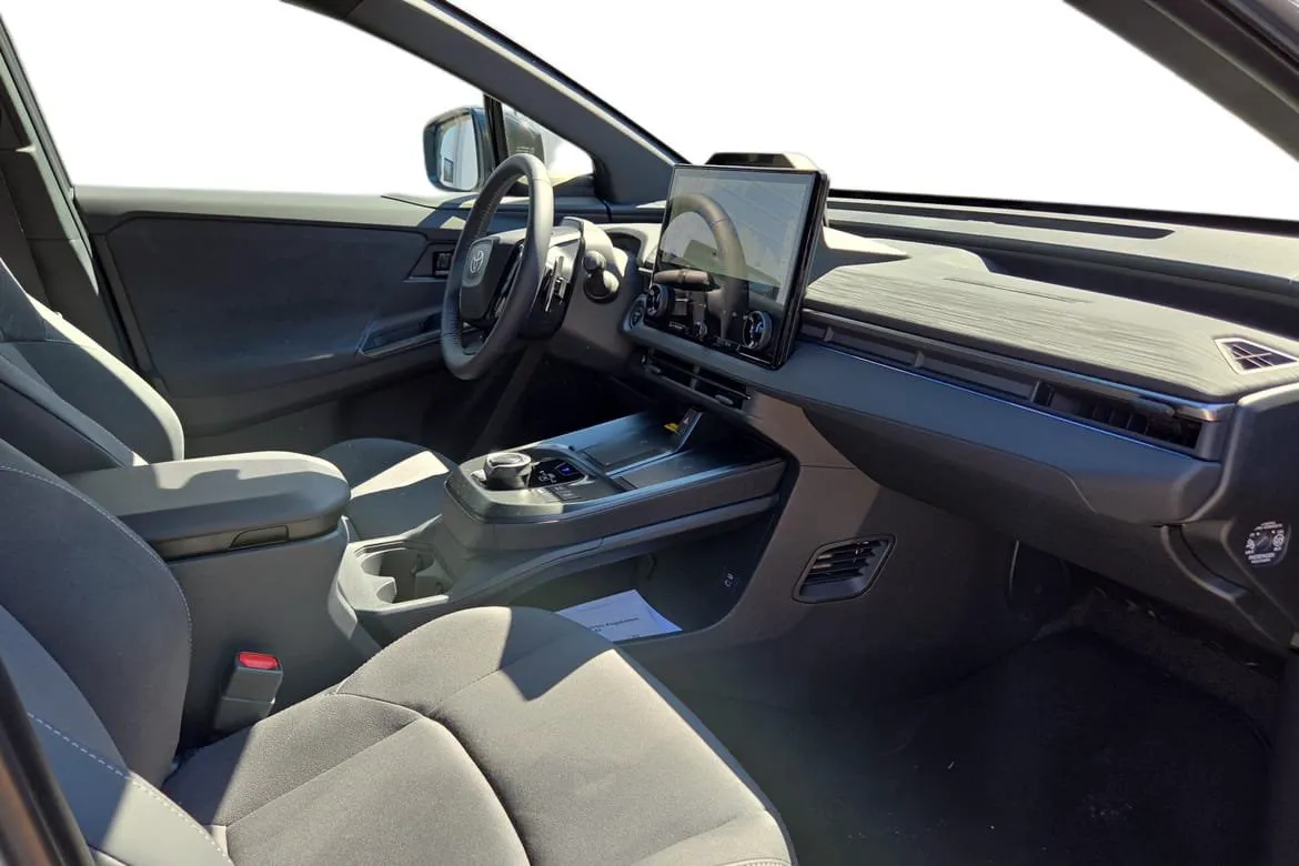 Vehicle image 6