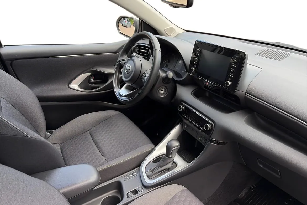 Vehicle image 10