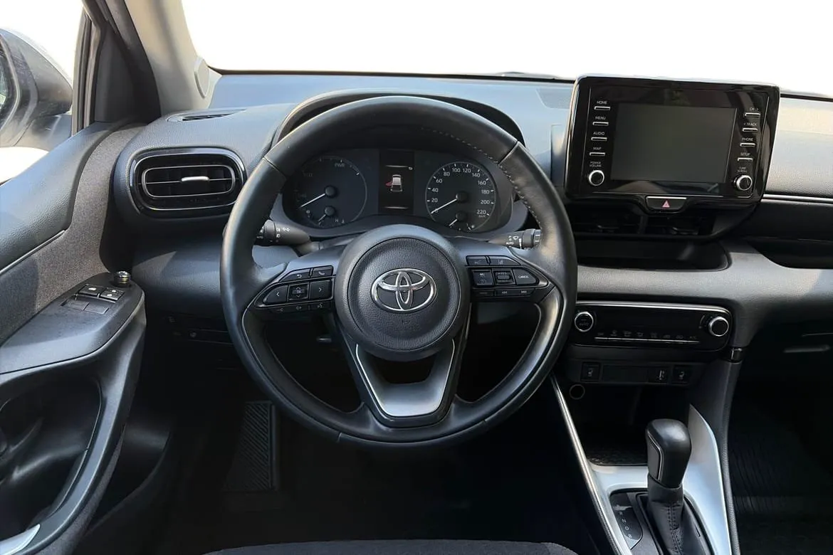 Vehicle image 6