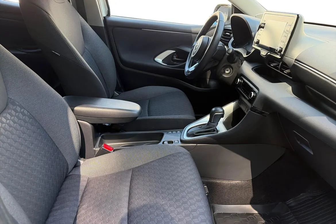 Vehicle image 3