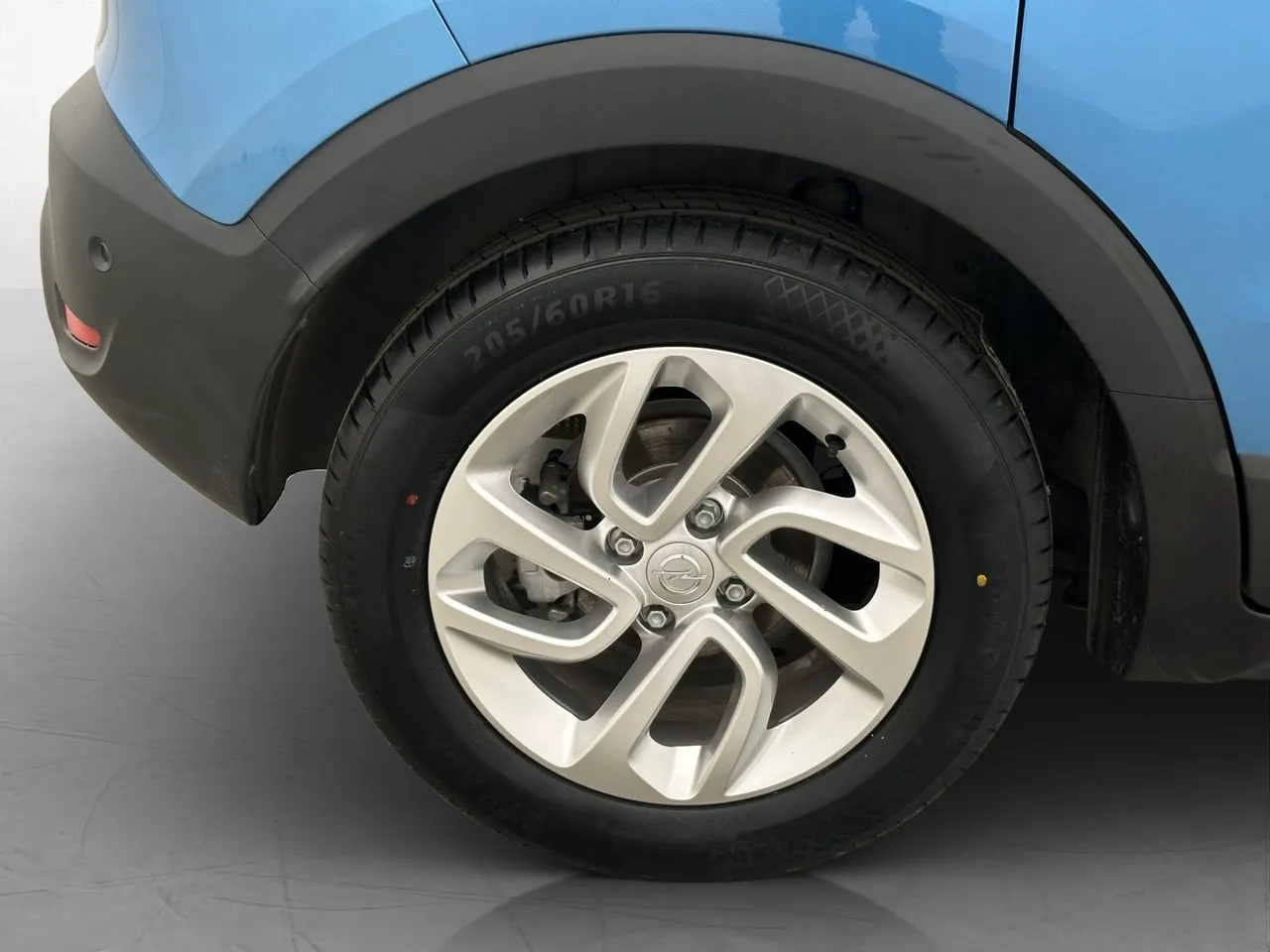 Vehicle image 25