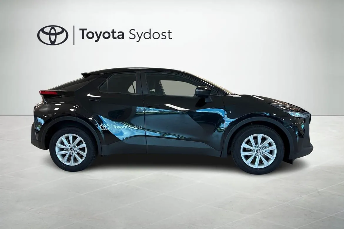 Vehicle image 15