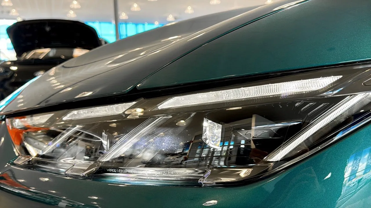 Vehicle image 20