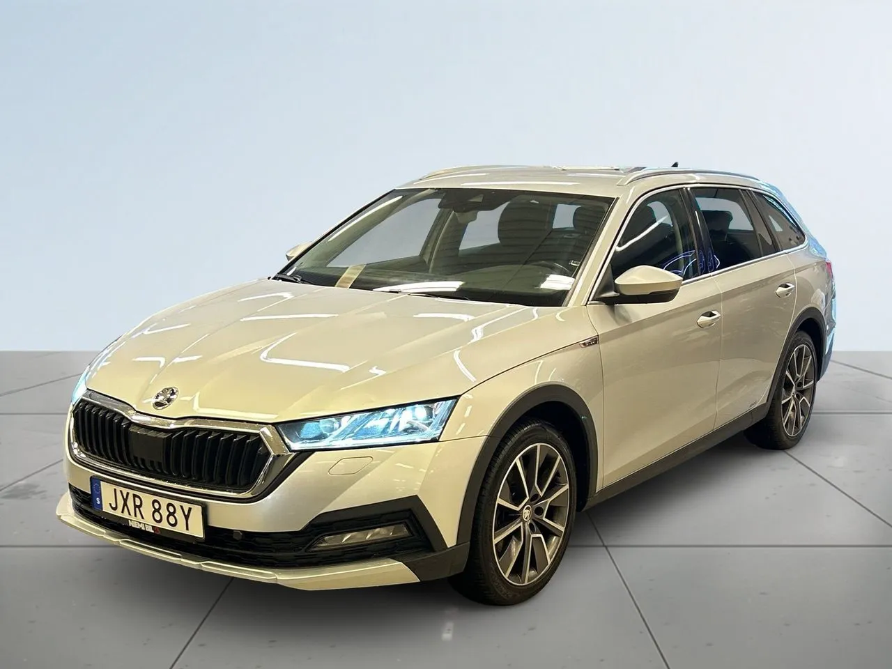 Vehicle image 15