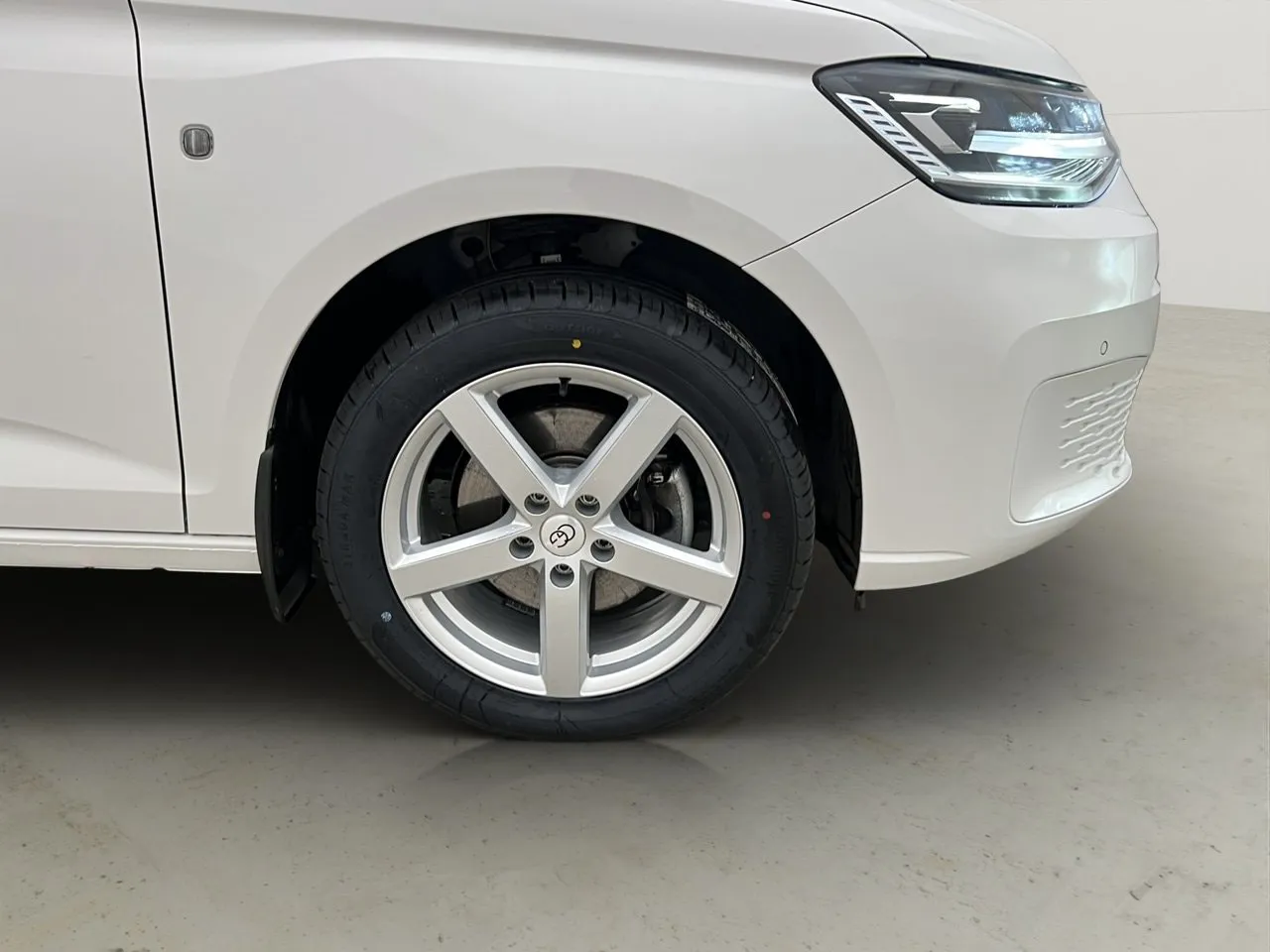 Vehicle image 33