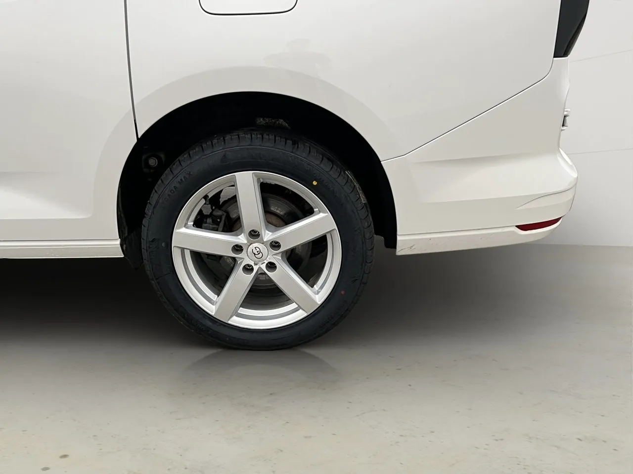Vehicle image 31