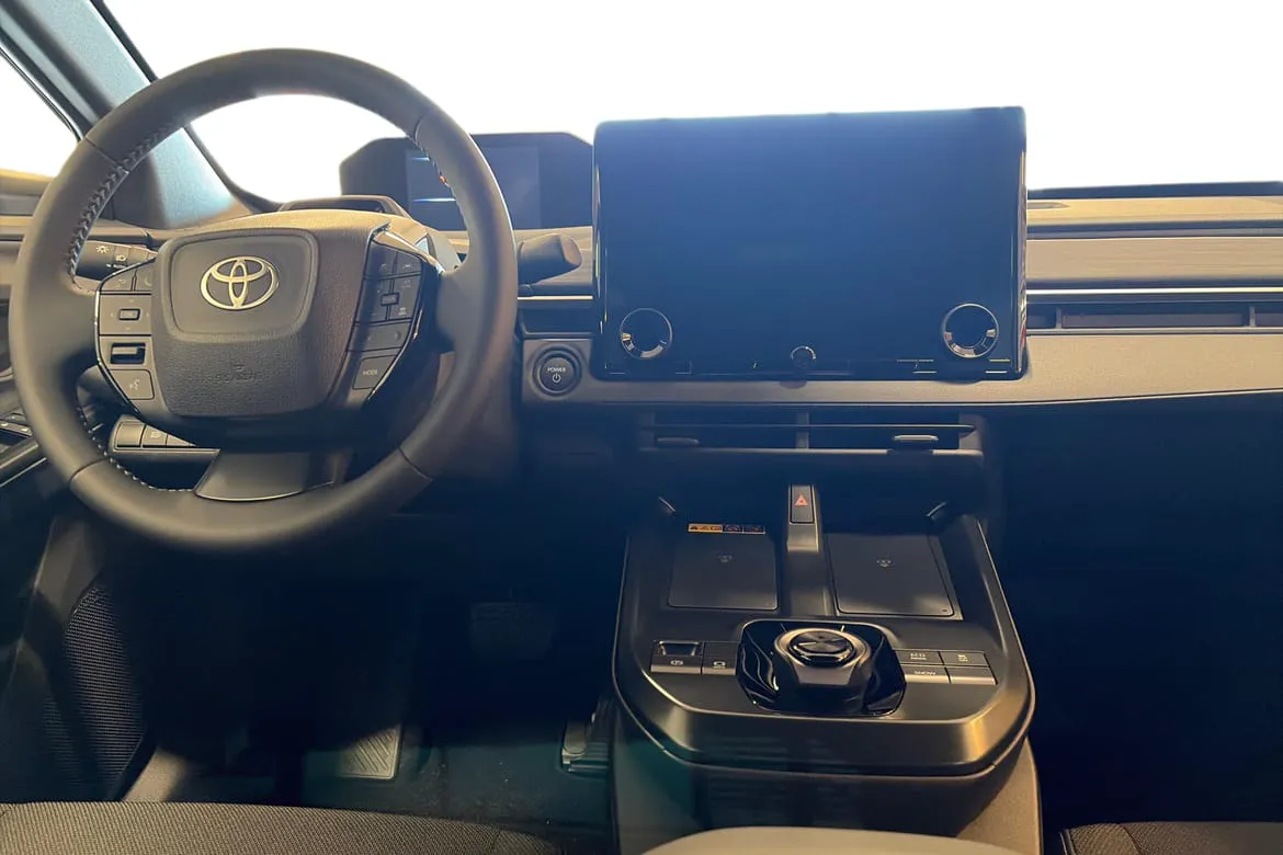 Vehicle image 7