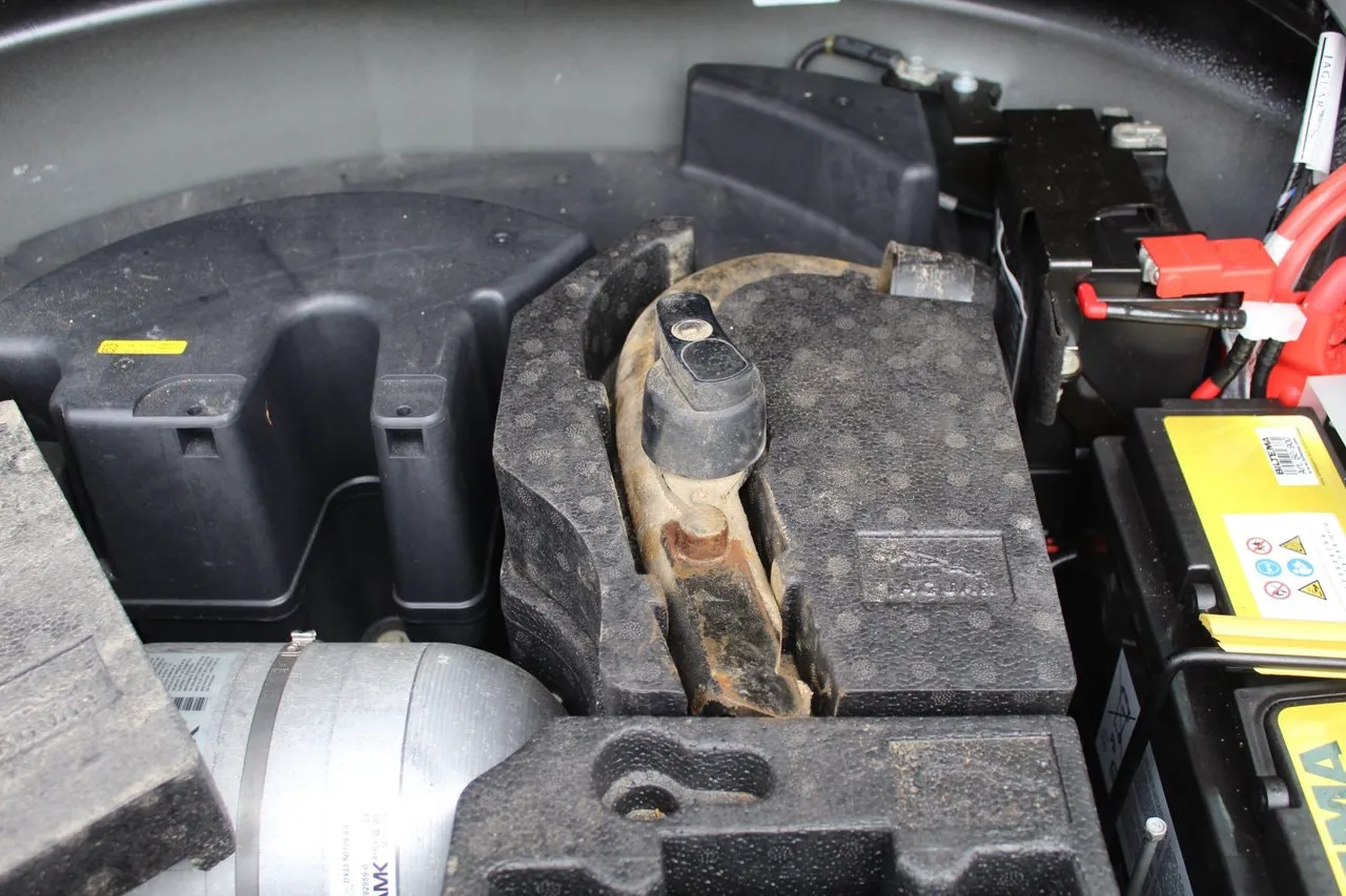Vehicle image 9