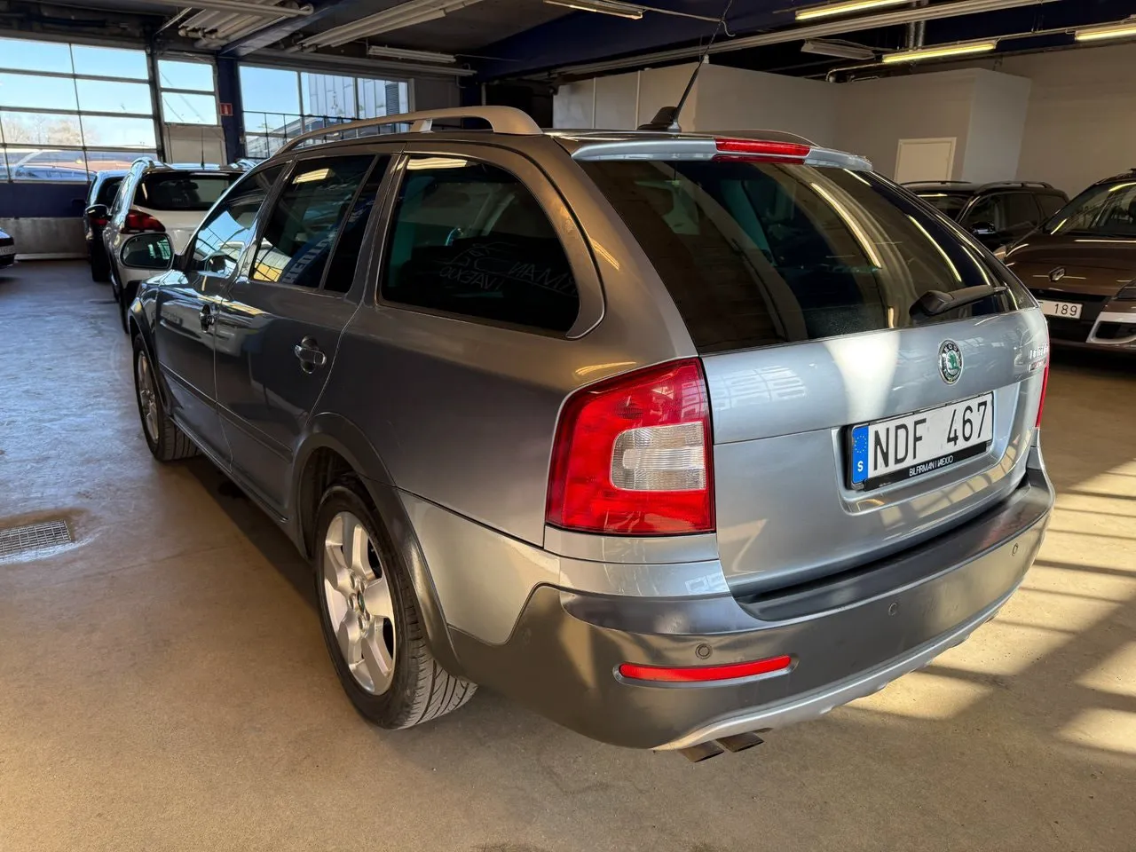 Vehicle image 4