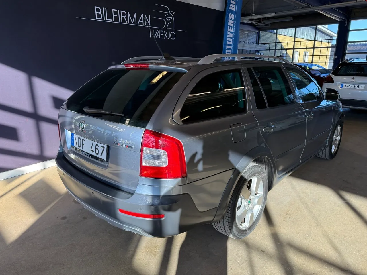 Vehicle image 3
