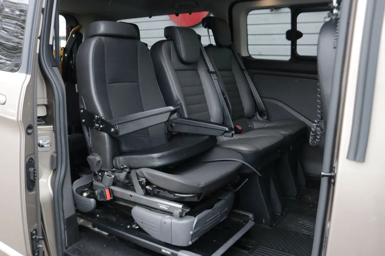 Vehicle image 21