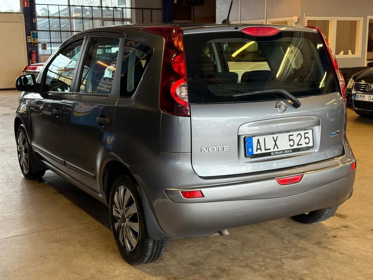 Vehicle image 4