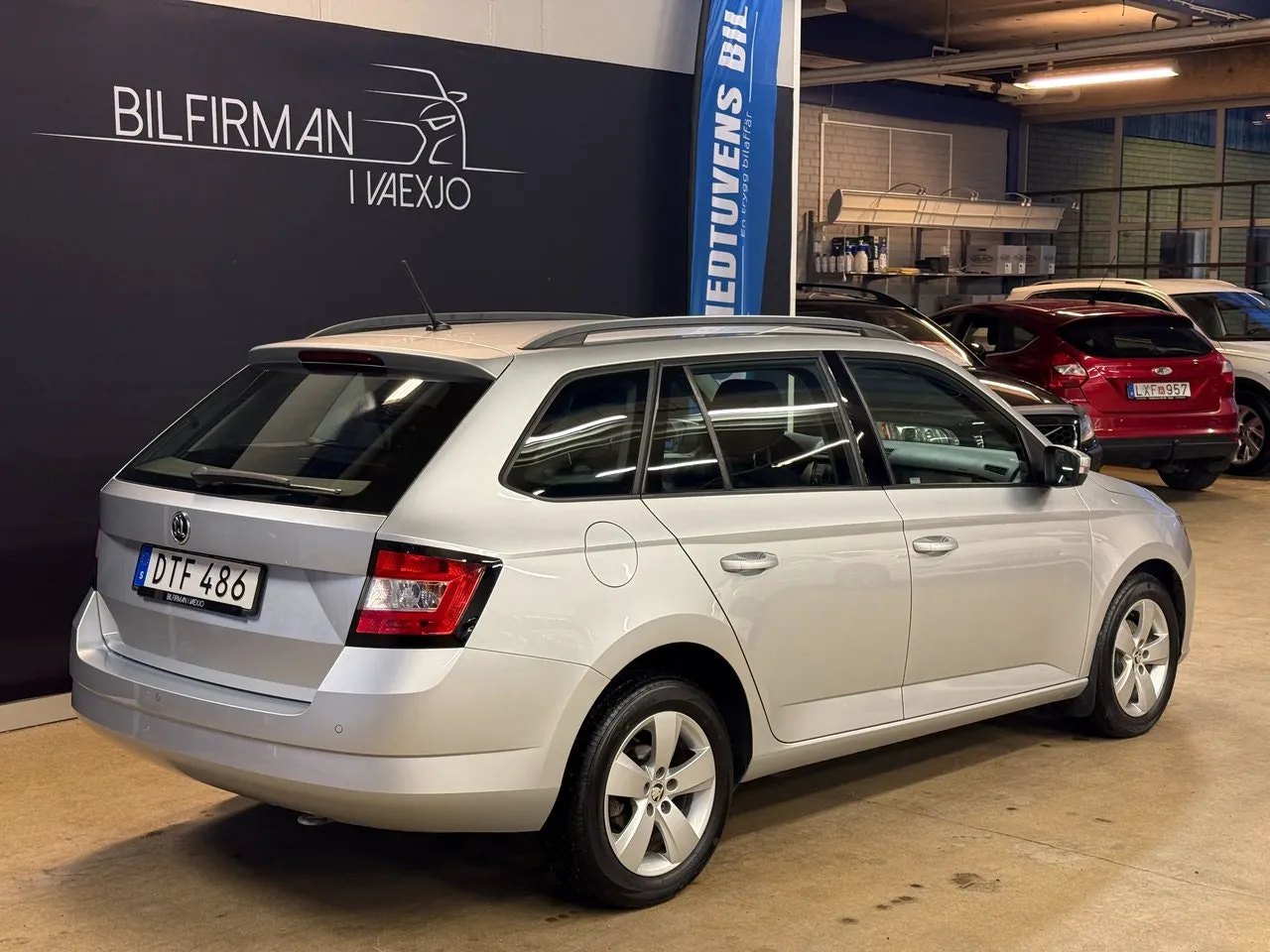 Vehicle image 3