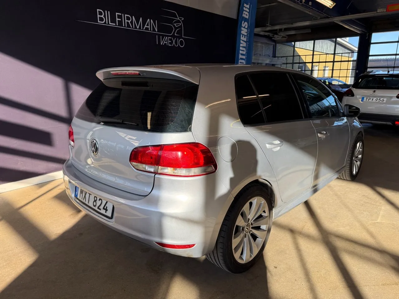 Vehicle image 3
