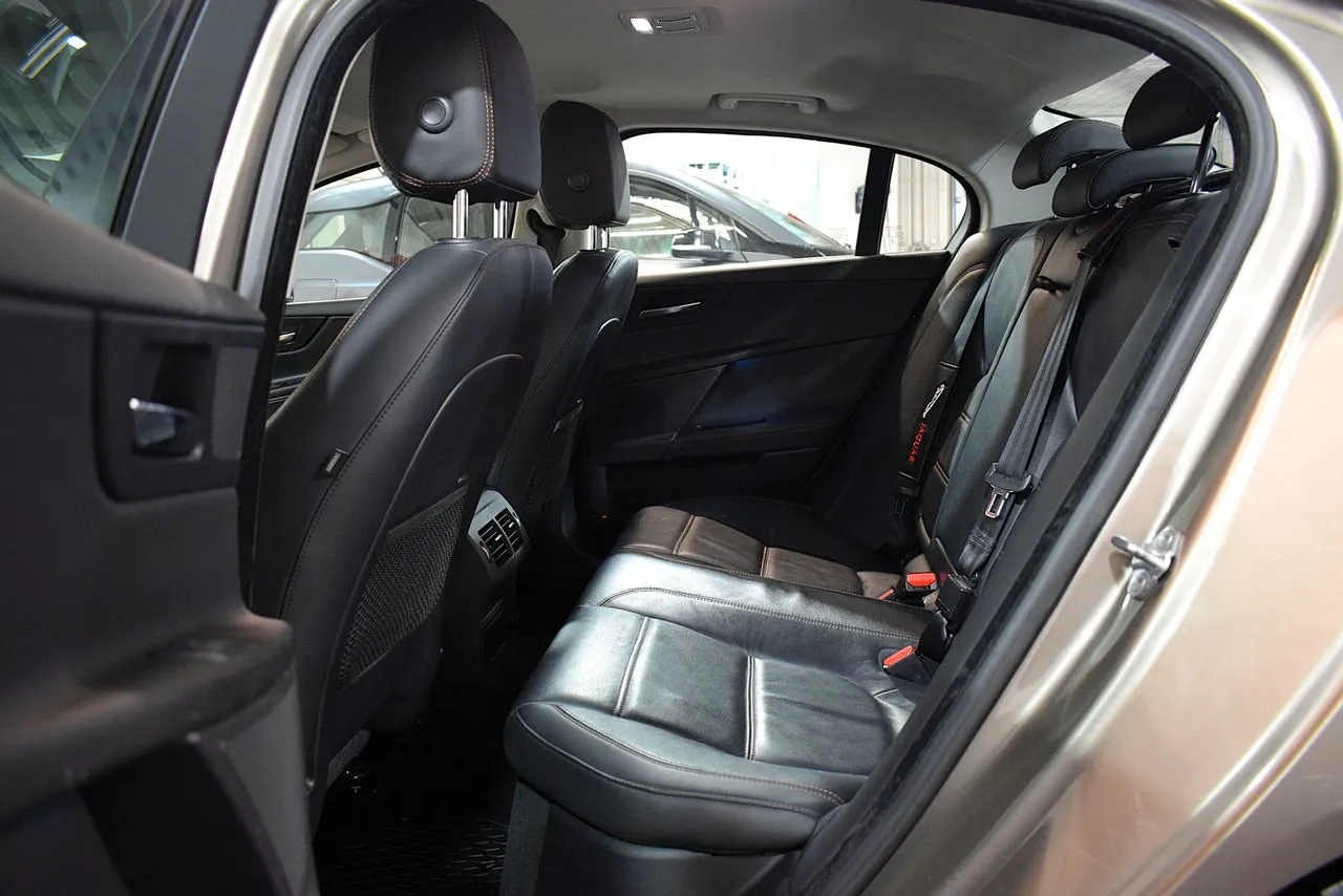 Vehicle image 20