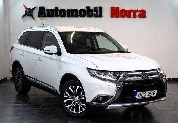 Mitsubishi Outlander 2.2 Di-D 4WD Business 7-sits B-Kamera Drag Keyless Go - 2016