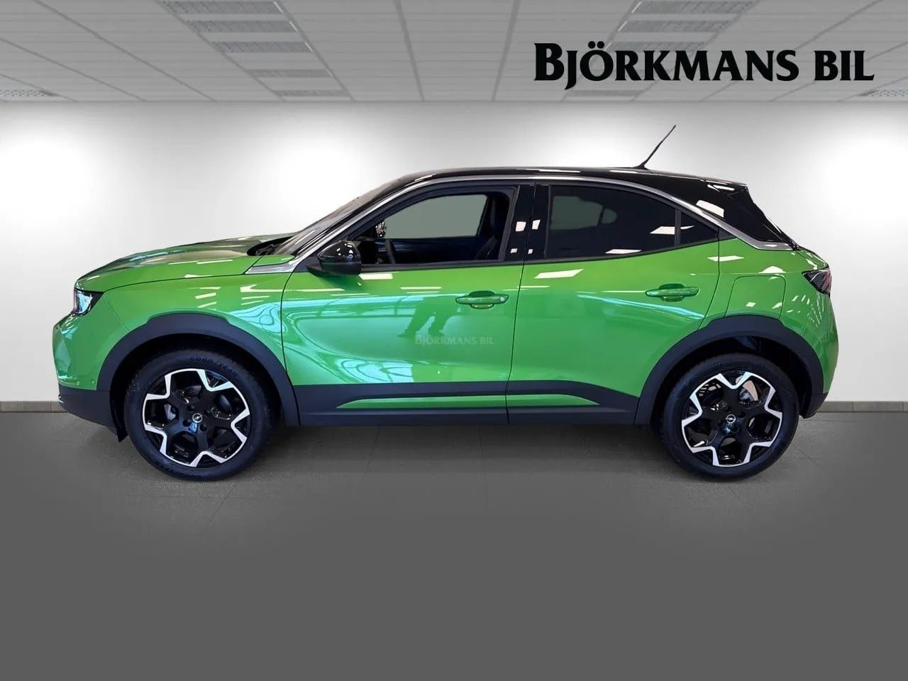 Vehicle image 3