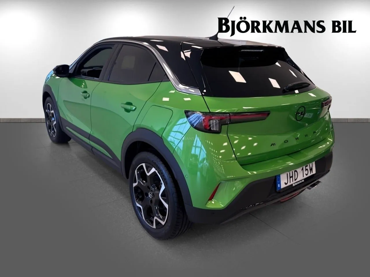 Vehicle image 5