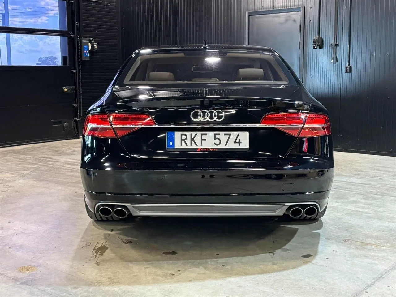Vehicle image 4
