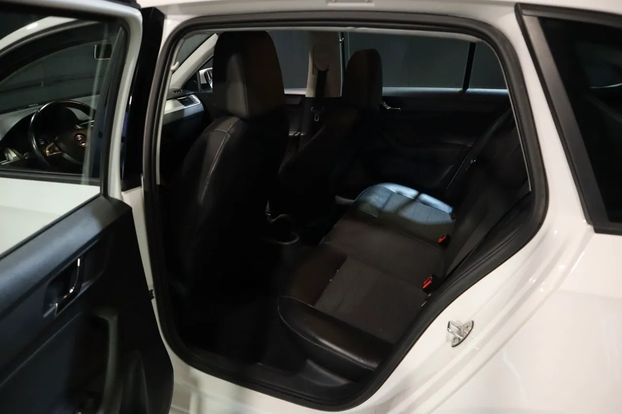 Vehicle image 18