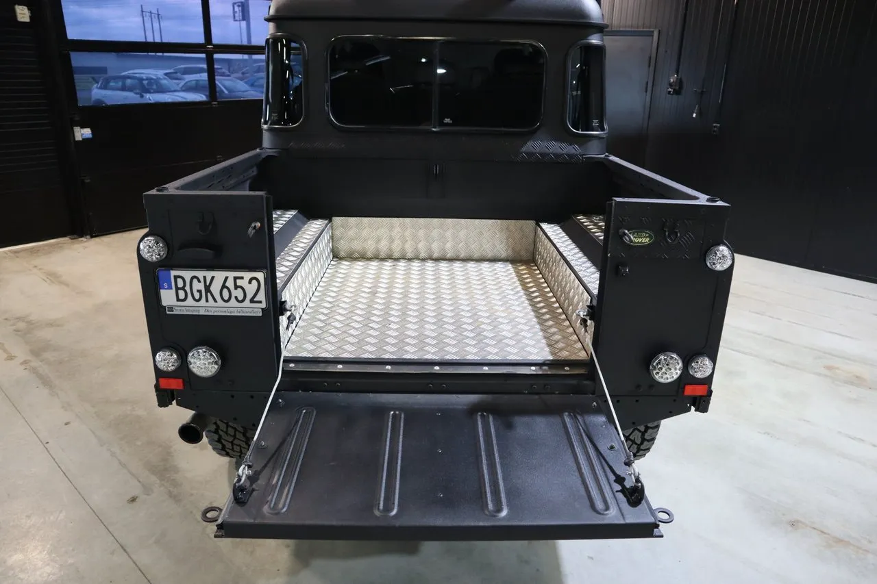 Vehicle image 32