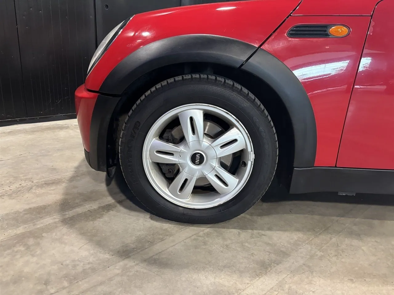 Vehicle image 16