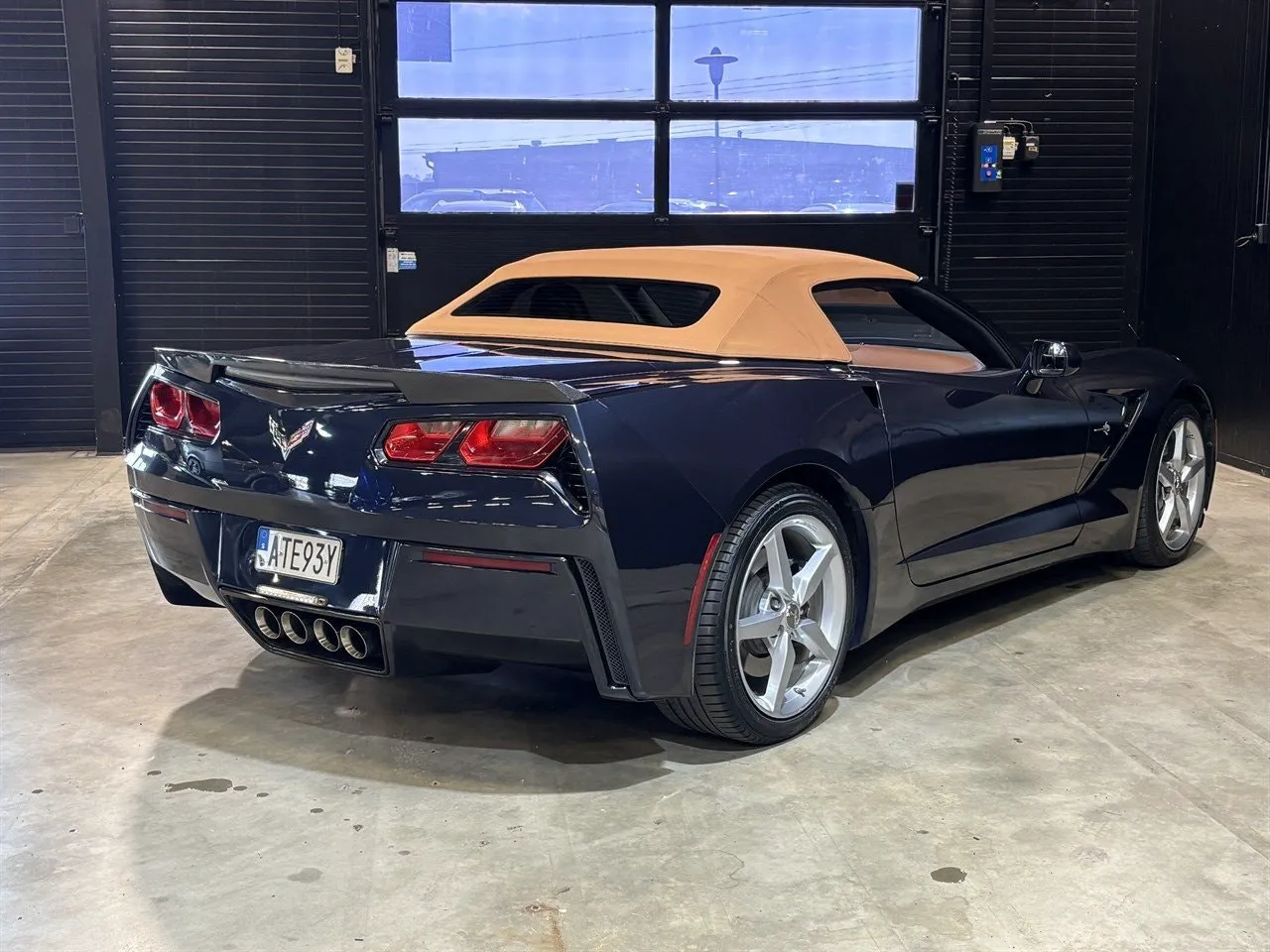 Vehicle image 6