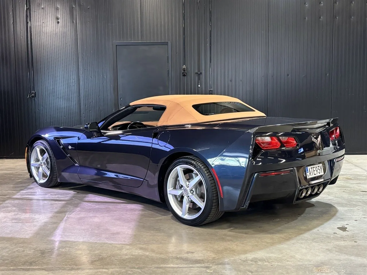 Vehicle image 5