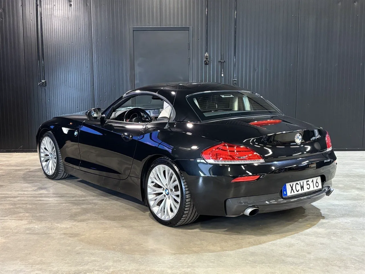Vehicle image 21