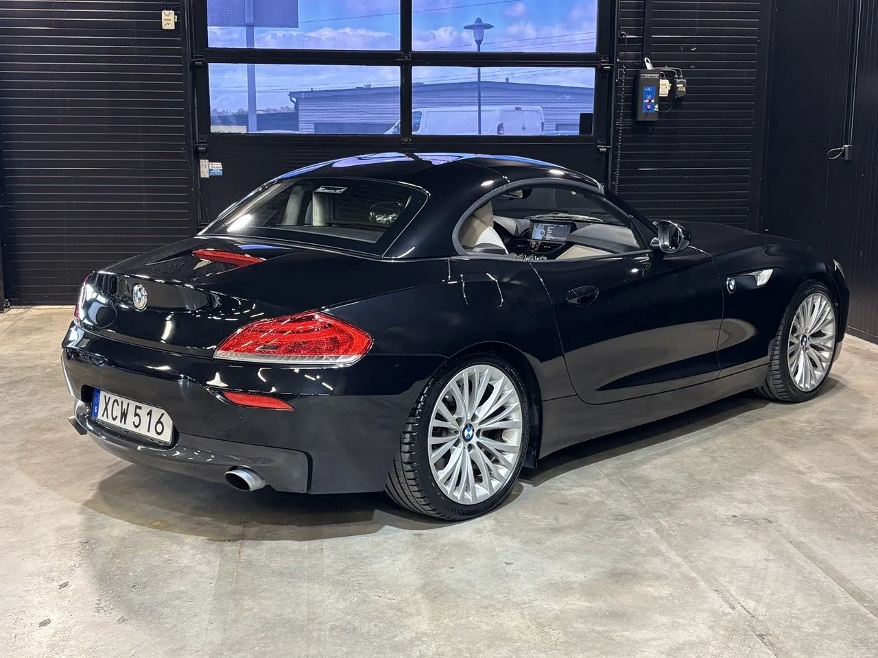 Vehicle image 22