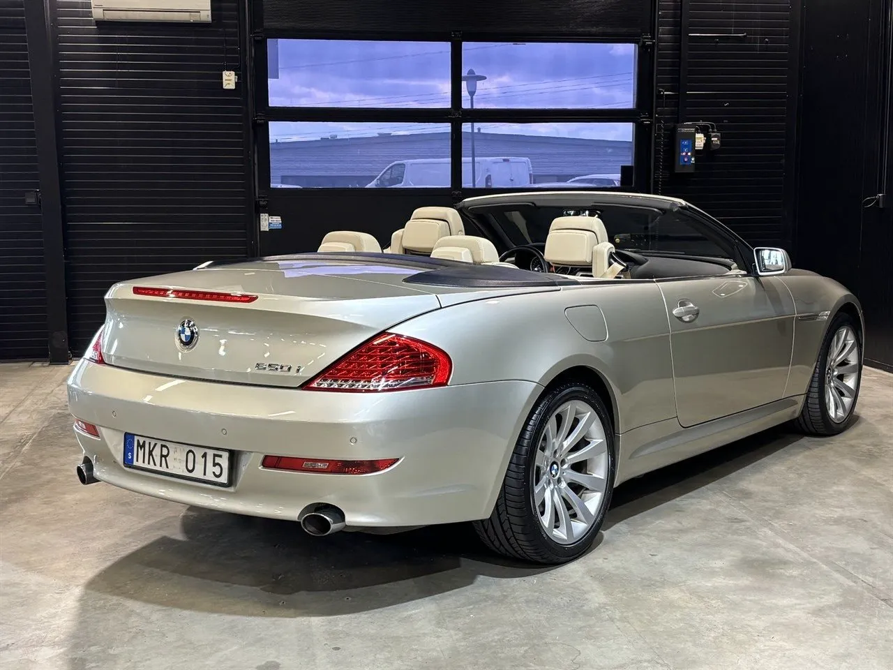 Vehicle image 7