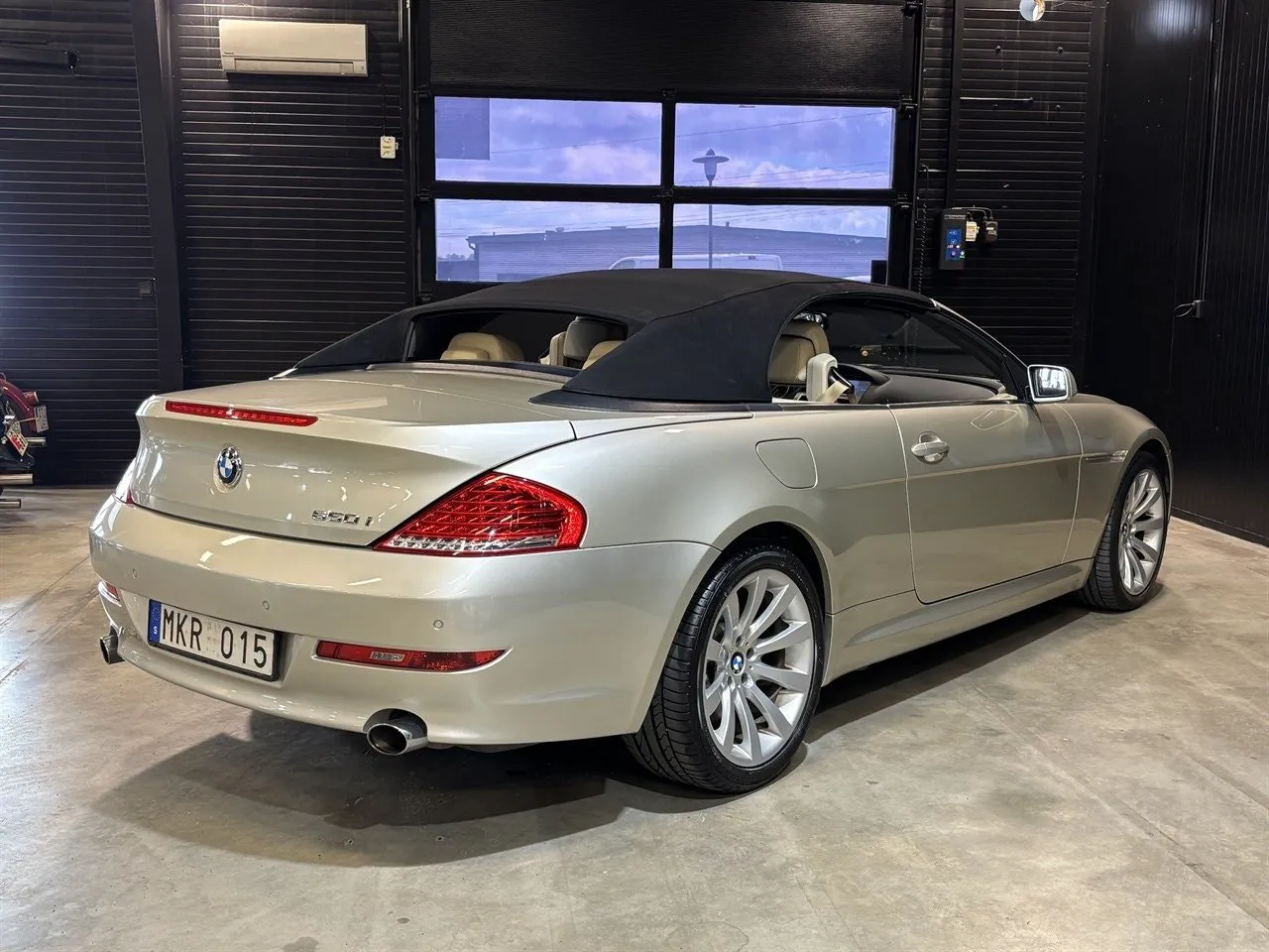 Vehicle image 26