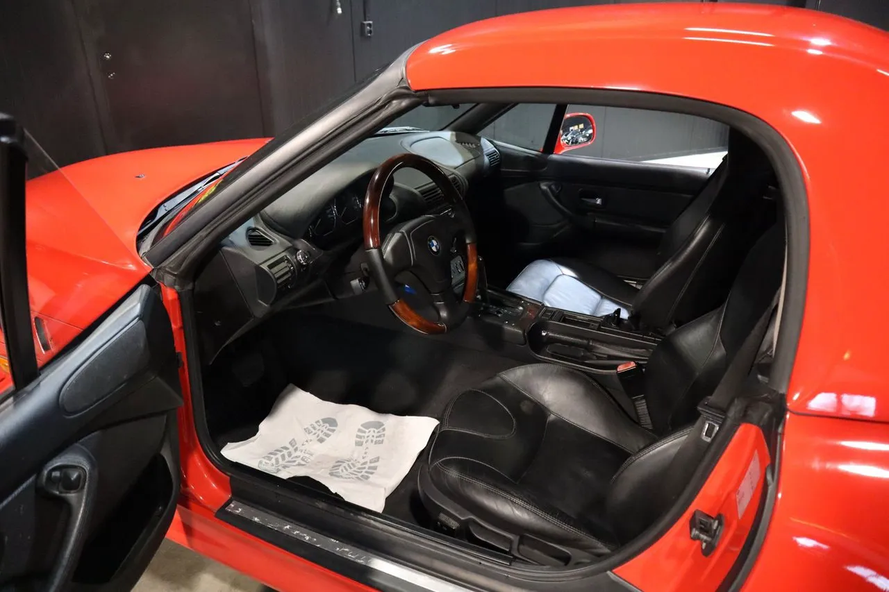 Vehicle image 7