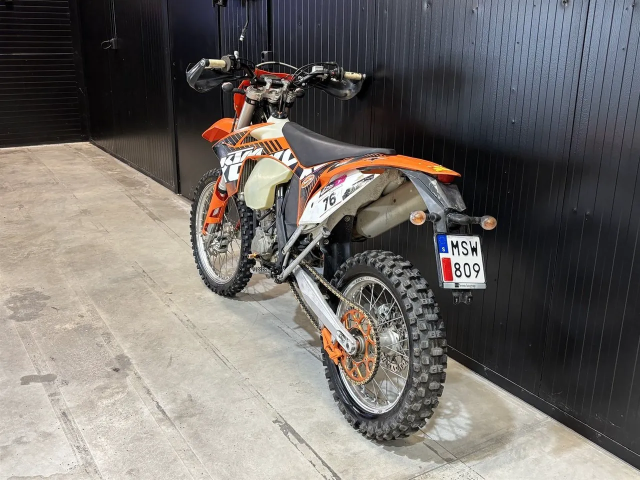 Vehicle image 6