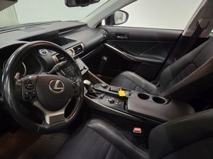 Lexus IS bild 9