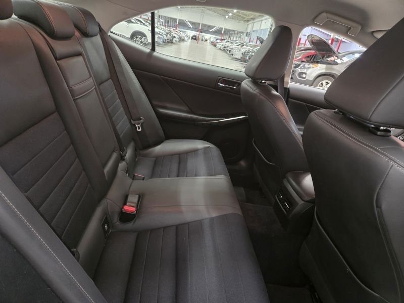 Lexus IS bild 5