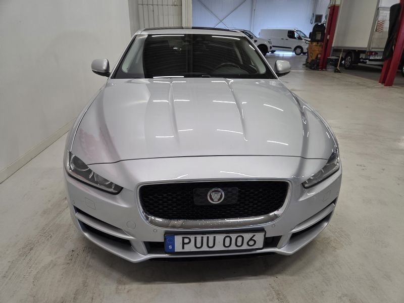 Jaguar XE bild 2