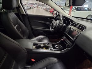Jaguar XE bild 4