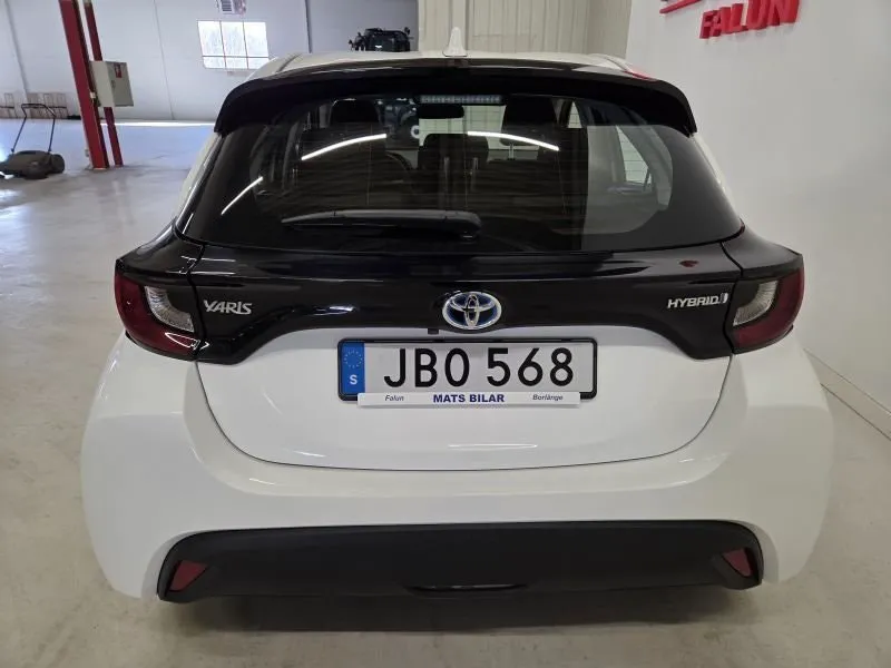 Vehicle image 6