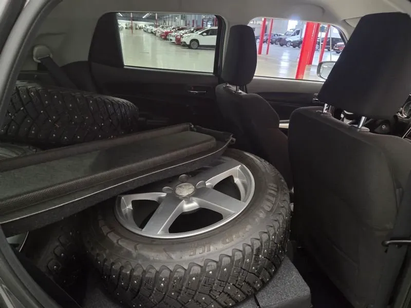 Vehicle image 4
