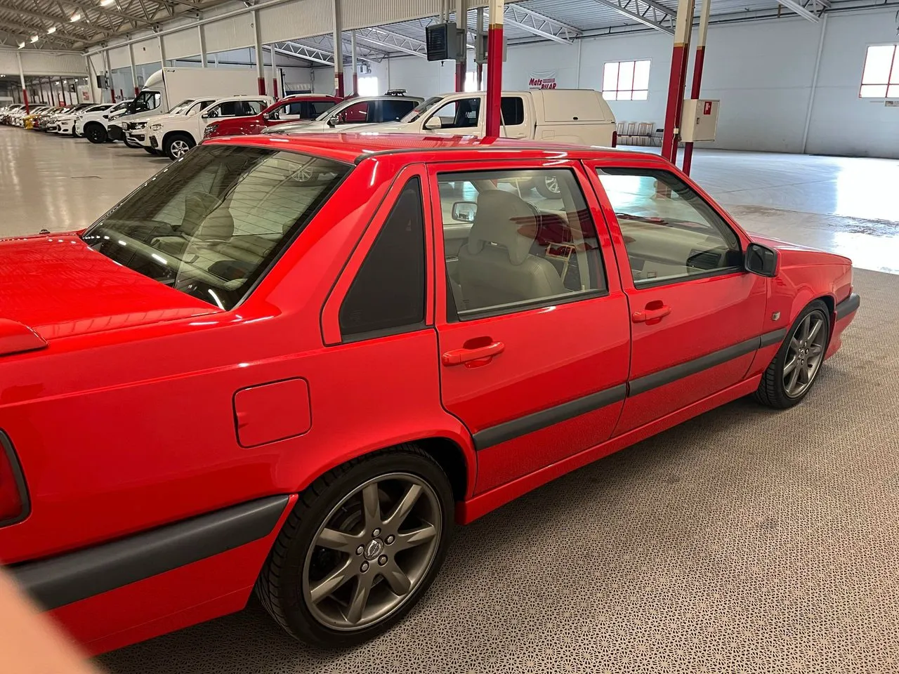 Vehicle image 9