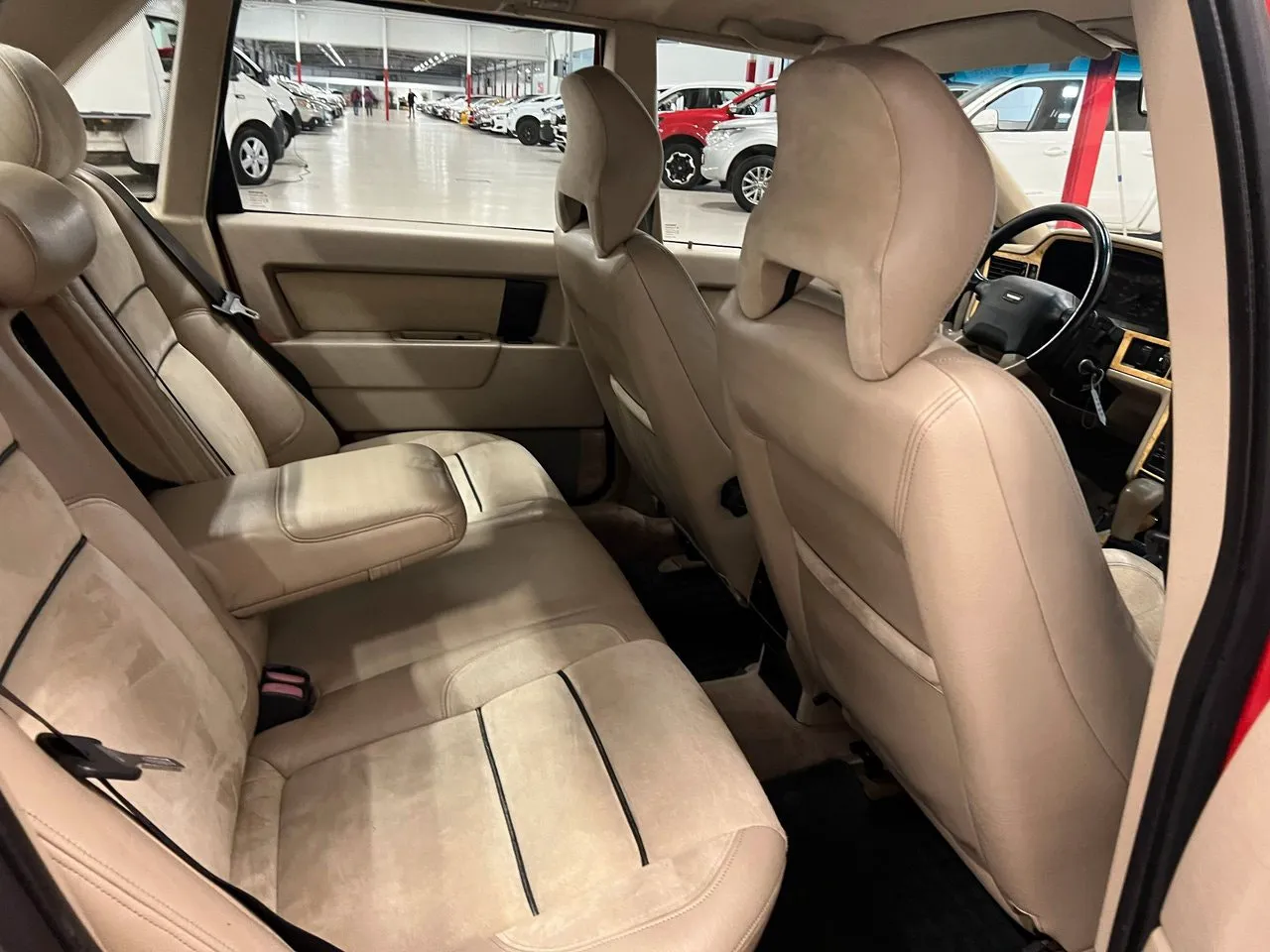 Vehicle image 26