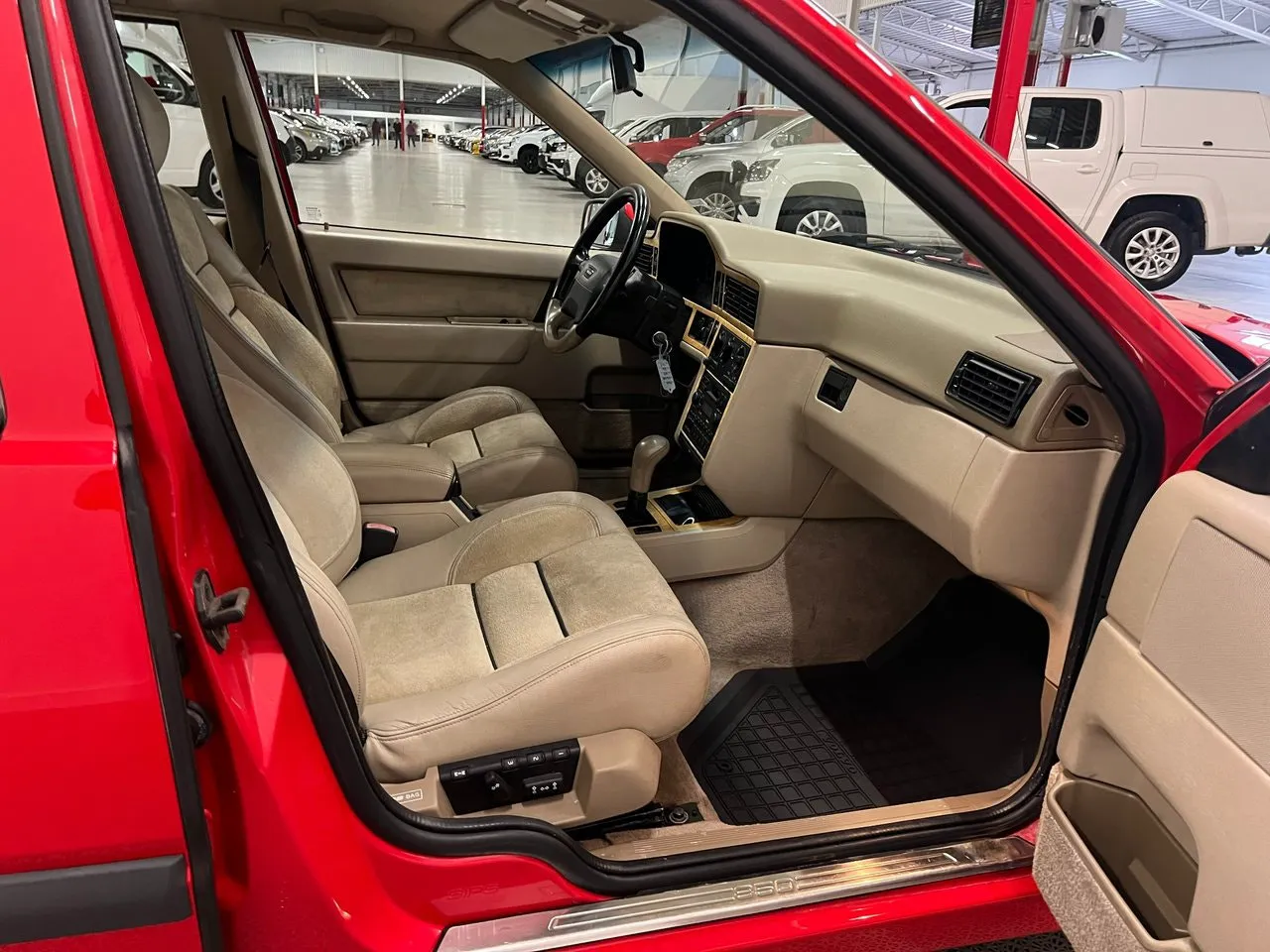Vehicle image 28