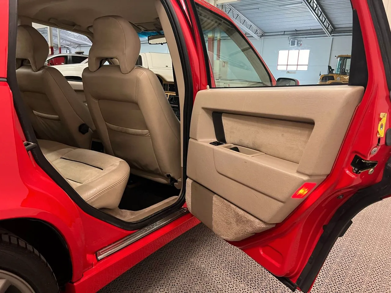 Vehicle image 25