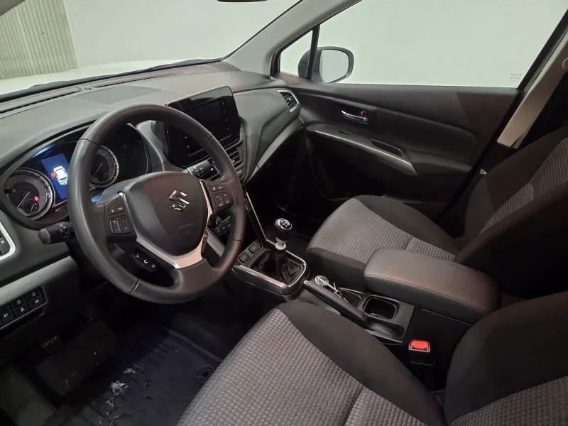 Vehicle image 9