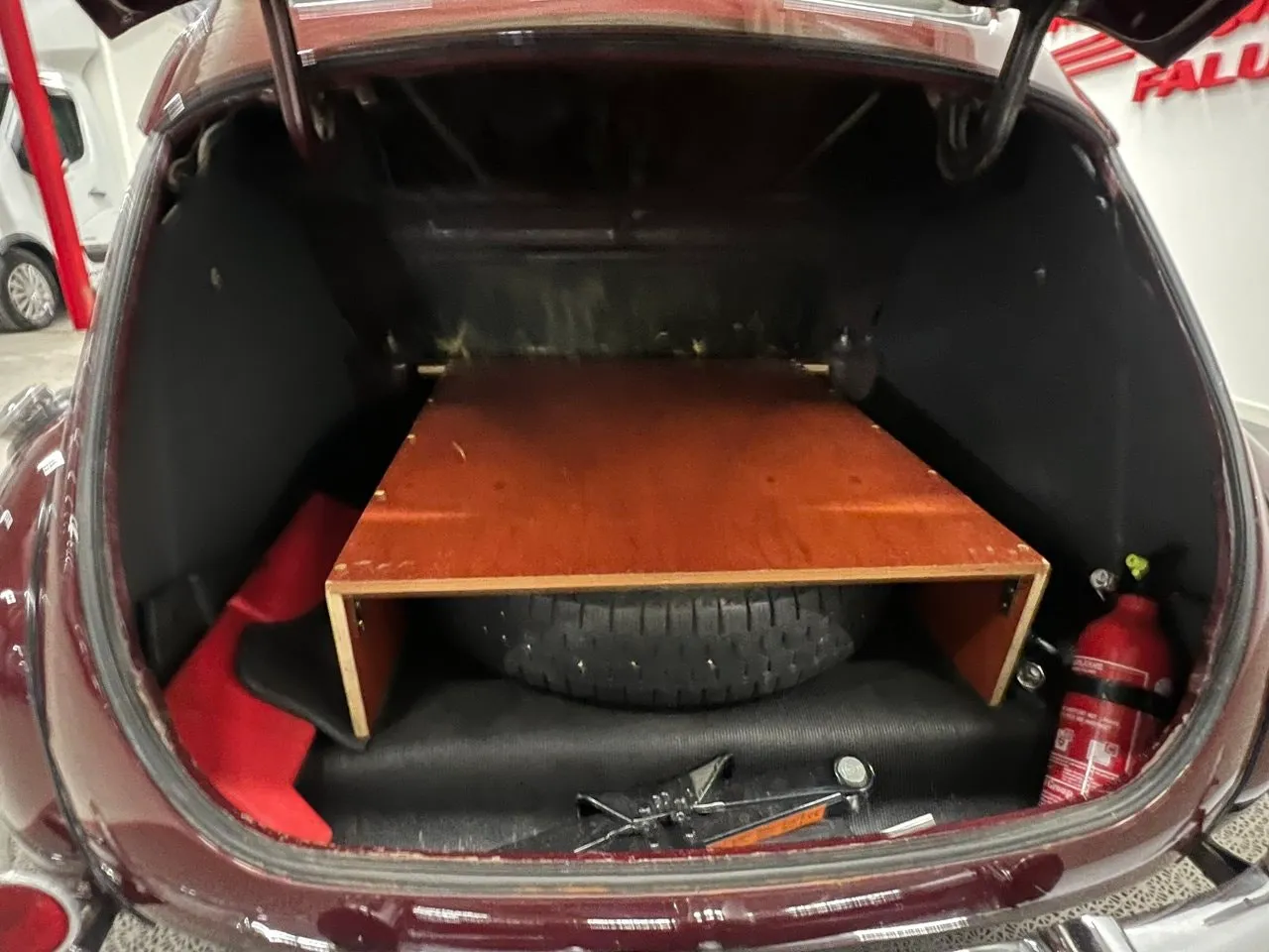 Vehicle image 32
