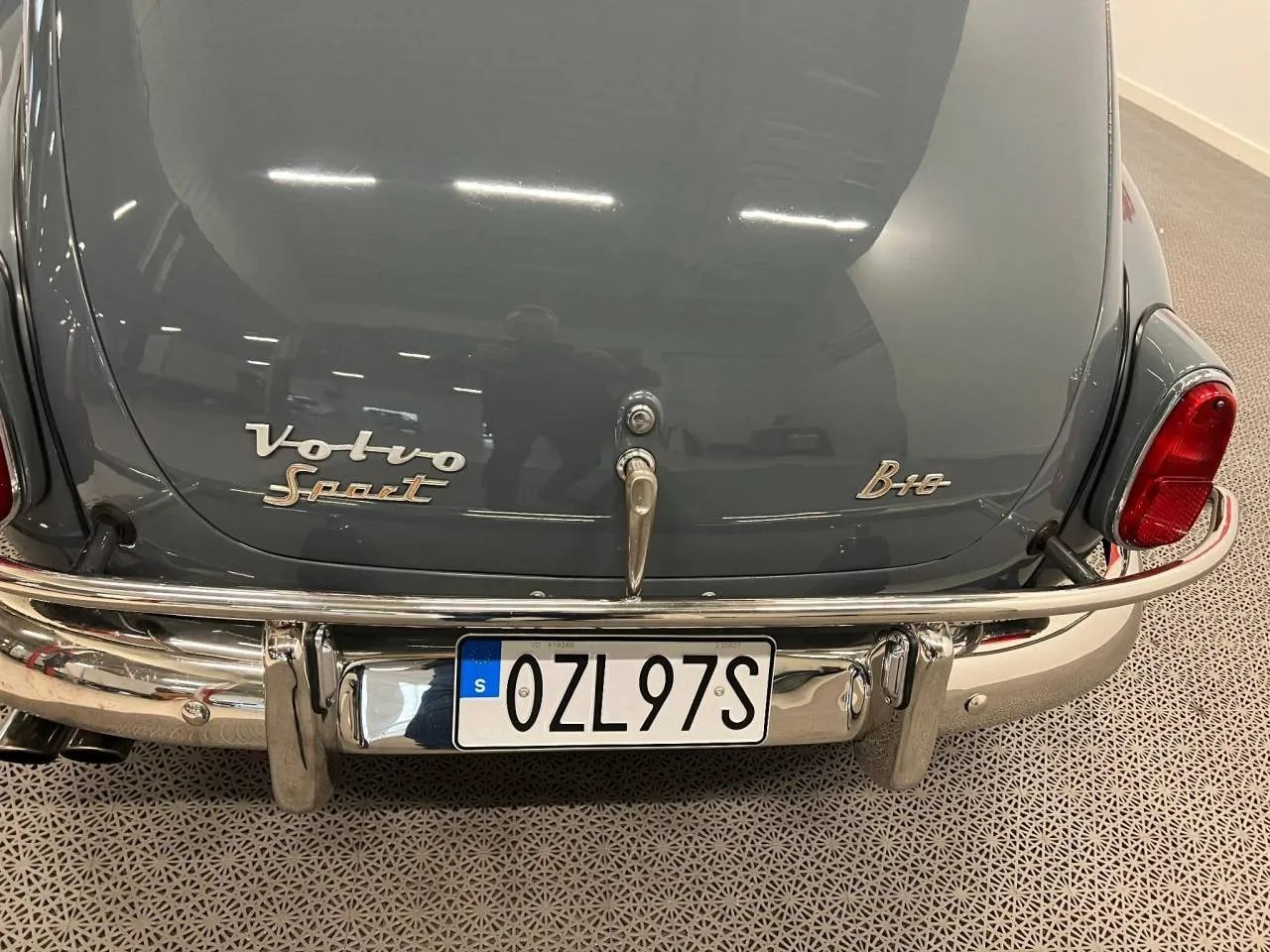 Vehicle image 18