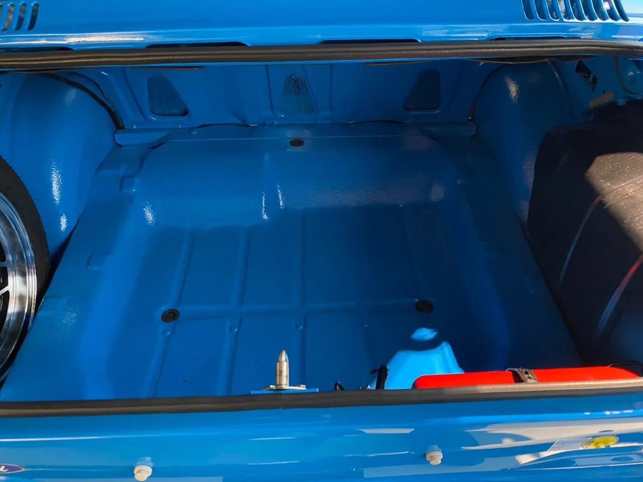 Vehicle image 14